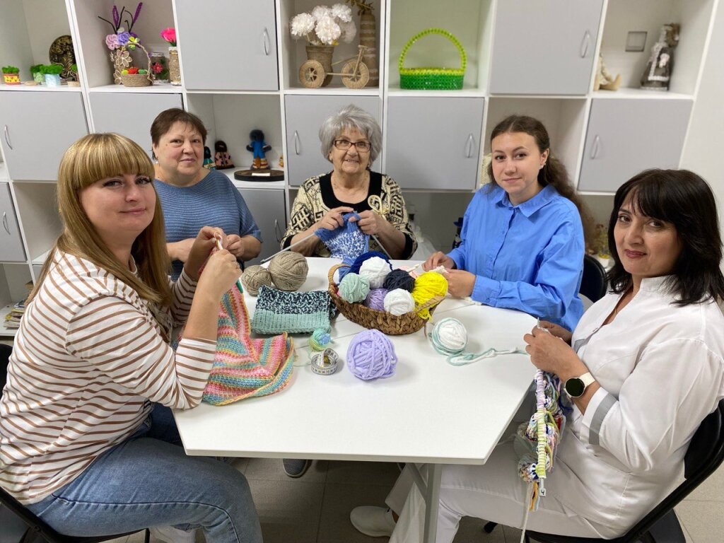 Центр соцобслуживания Муравленко отправил подарки в Волноваху