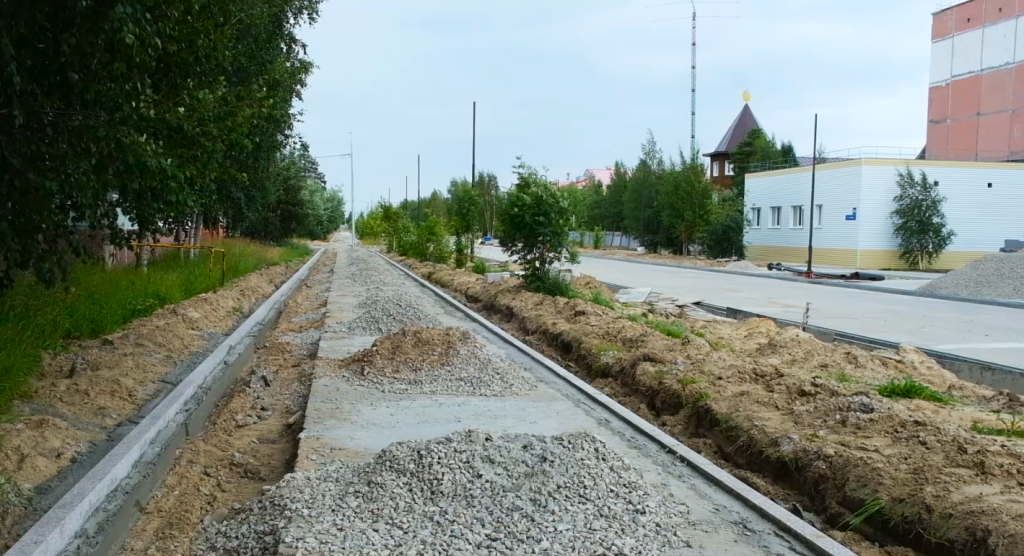 В Муравленко ведутся дорожные работы на трёх участках