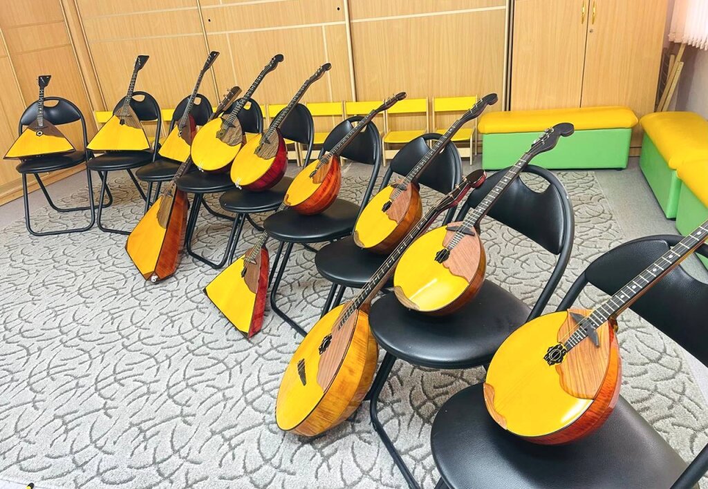 Школа искусств пополнилась новыми музыкальными инструментами