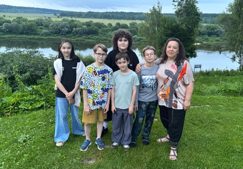 Талантливые дети Ямала и Волновахи отправились на творческую смену в Тарусу