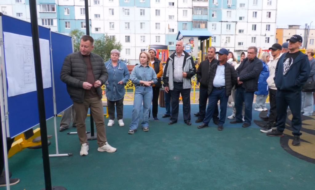С жителями обсудили планы благоустройства двора