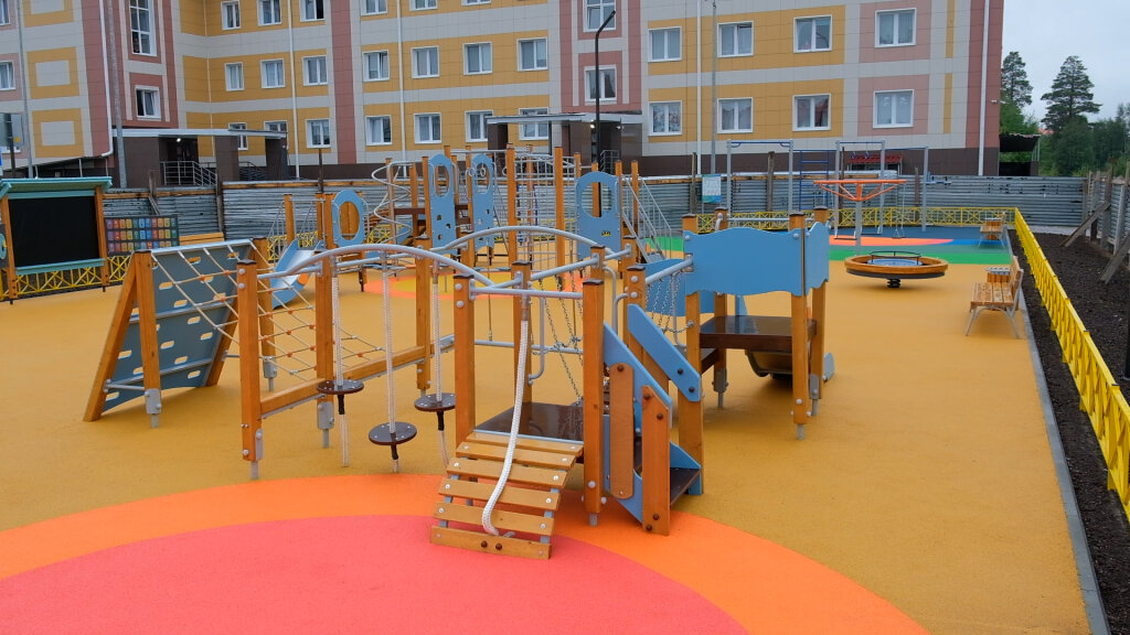 В микрорайоне Молодёжном обустроили детскую площадку