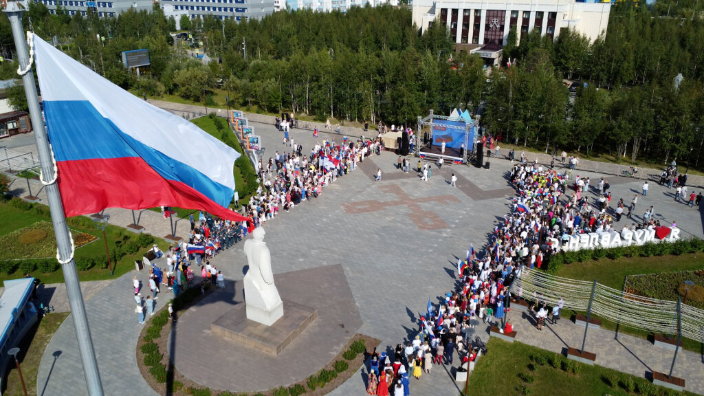 В Муравленко отметили День Государственного флага