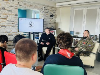 Юные муравленковцы пообщались с Виктором Некрасовым