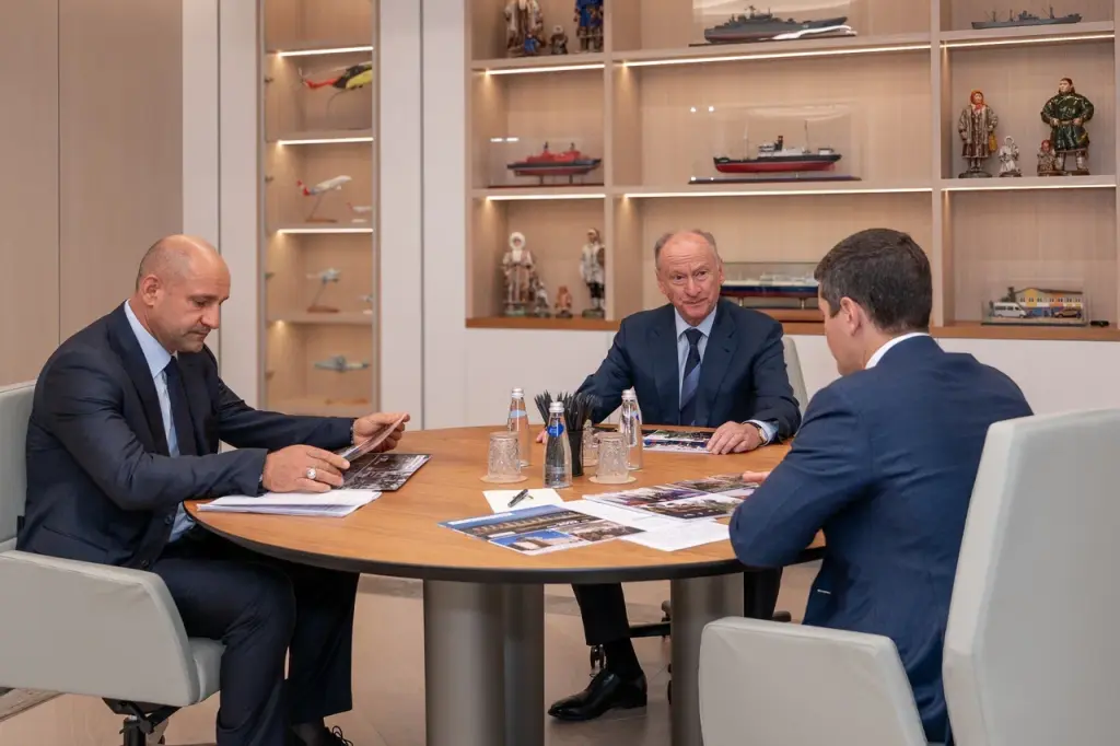 Состоялась рабочая встреча Дмитрия Артюхова и Николая Патрушева