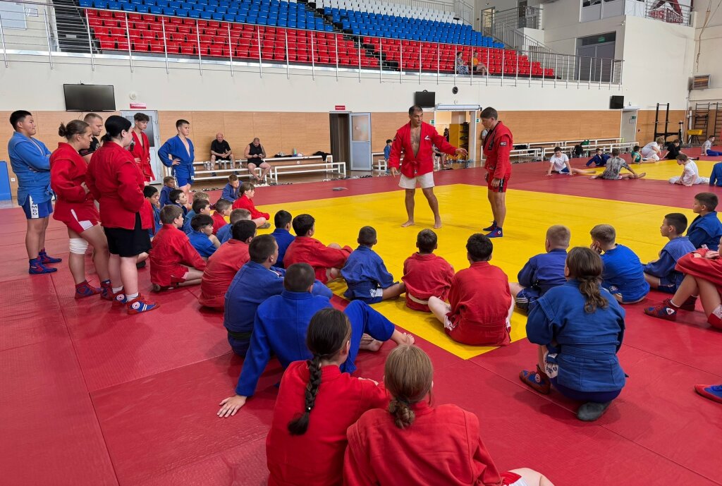 Муравленковские самбисты готовятся к новому спортивному сезону