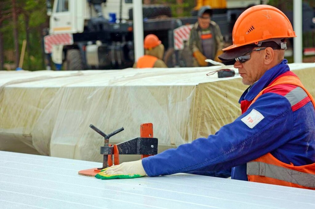 Дмитрий Артюхов поздравил ямальцев с Днем строителя