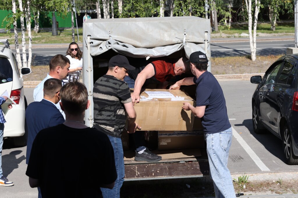 Муравленковцы отправили гуманитарную помощь волновахцам