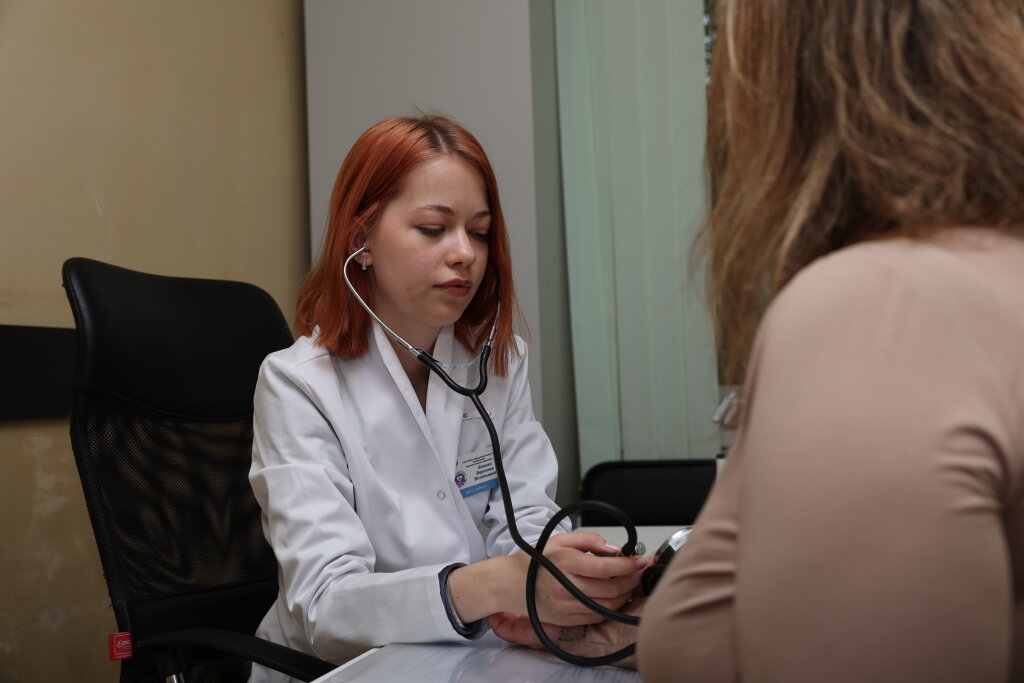 В Муравленко приступили к работе два новых врача