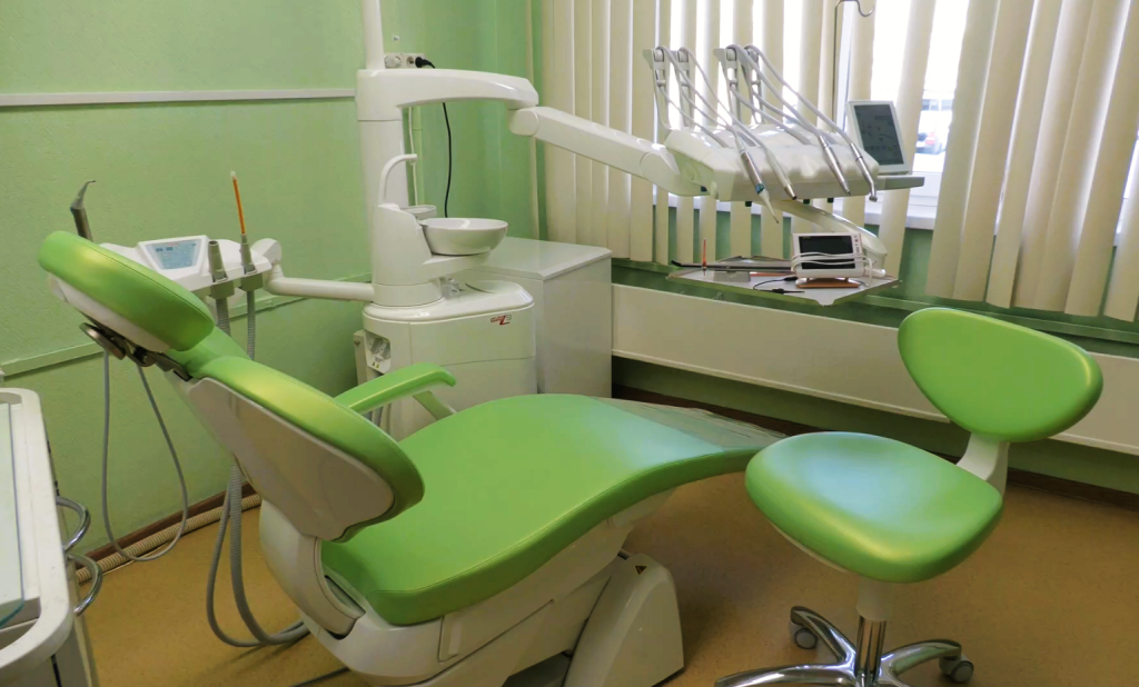 Бесплатное зубопротезирование стало доступно ямальским участникам СВО