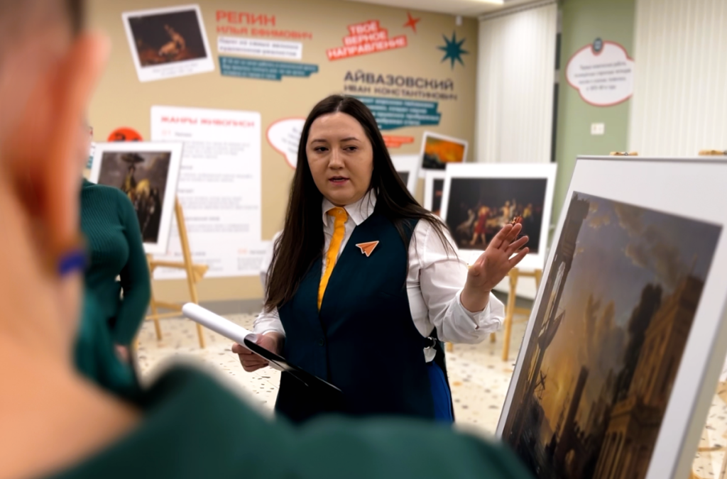 В школах Муравленко обновили экспозиции передвижной выставки «Искусство – детям»