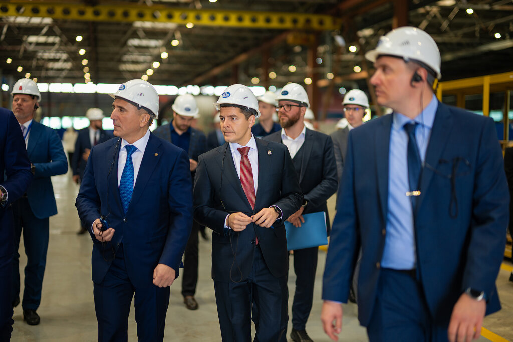 Дмитрий Артюхов работает на форуме TNF в Тюмени