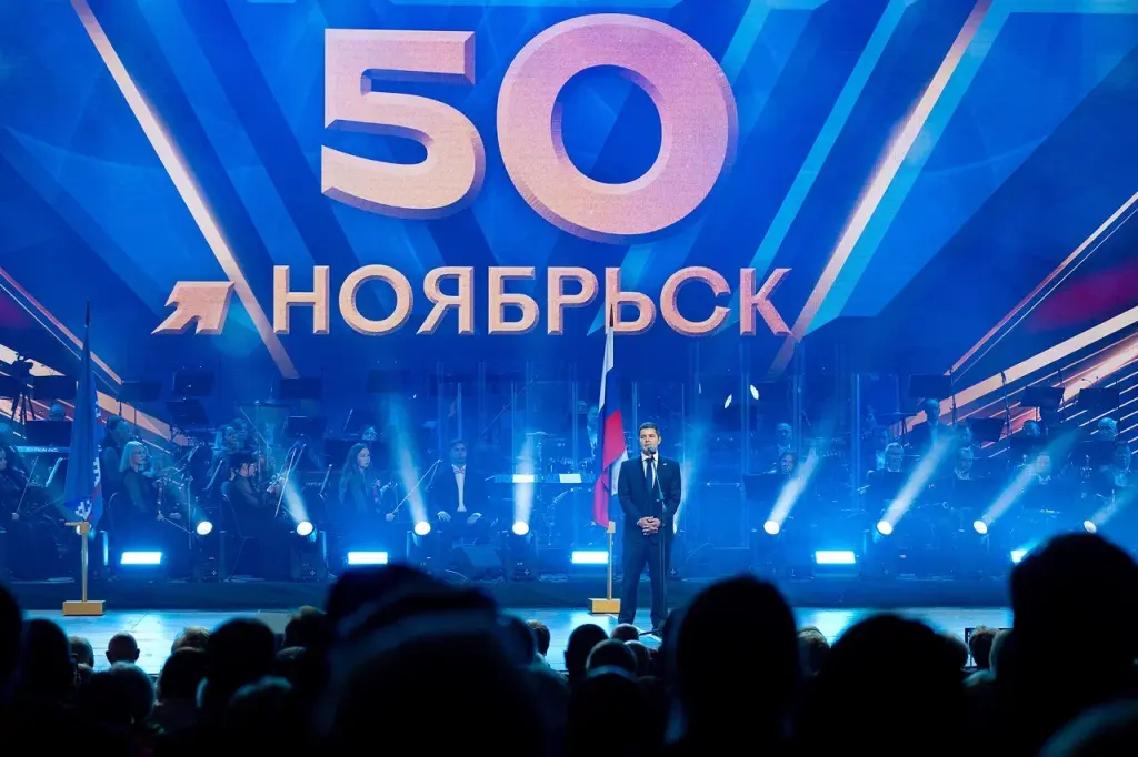 Дмитрий Артюхов поздравил ноябрян с полувековым юбилеем города