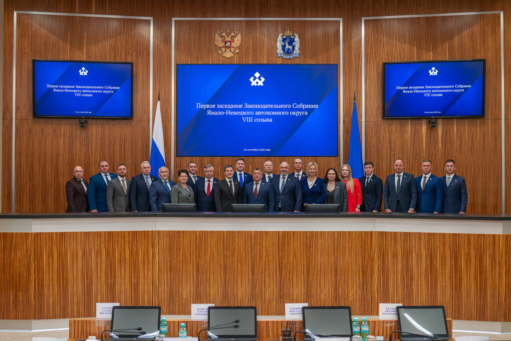 Дмитрий Артюхов принял участие в первом заседании депутатов окружного парламента