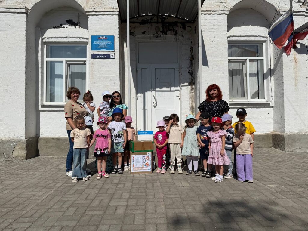 Детский сад в ДНР получил посылку от «Снежинки» Муравленко