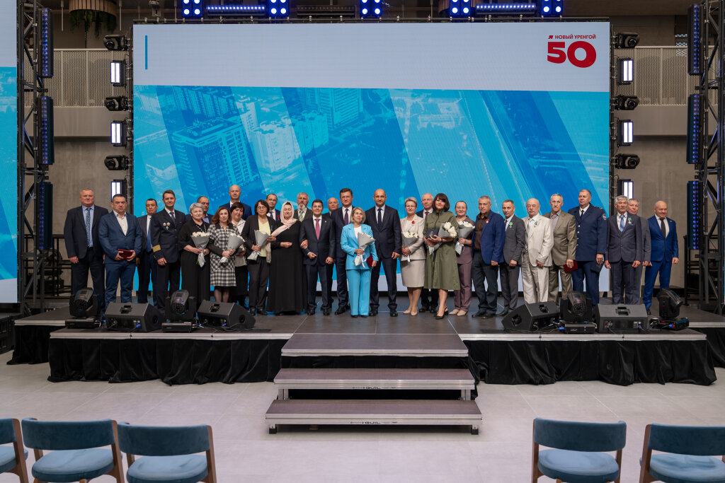 Дмитрий Артюхов вручил новоуренгойцам награды