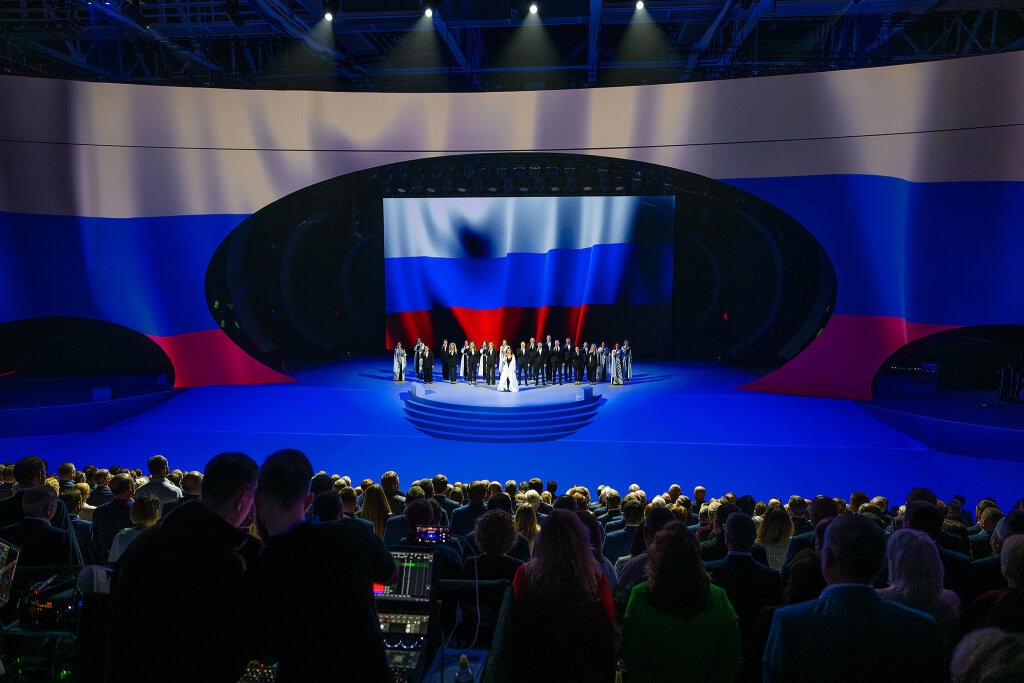 Губернатор Ямала и почетные гости поздравили жителей Нового Уренгоя с юбилеем