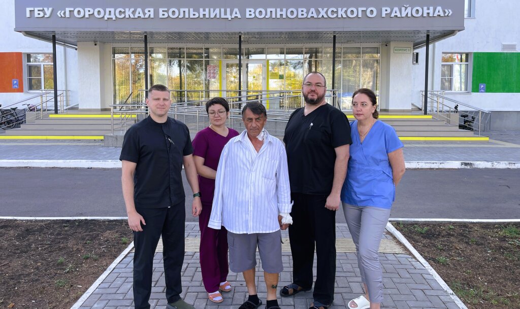 Бригада ямальских медиков спасла жизнь жителю Волновахи