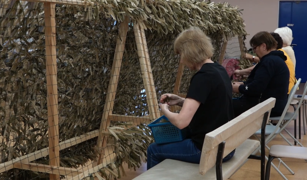 Волонтёры сплели 391 сеть для бойцов СВО