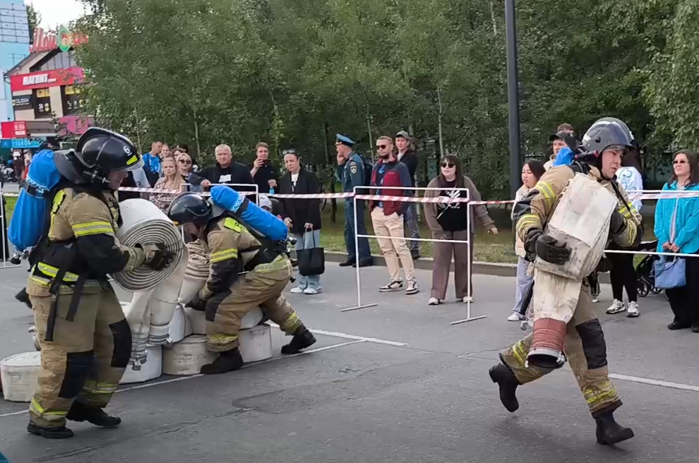 Муравленковцы стали чемпионами в пожарном многоборье