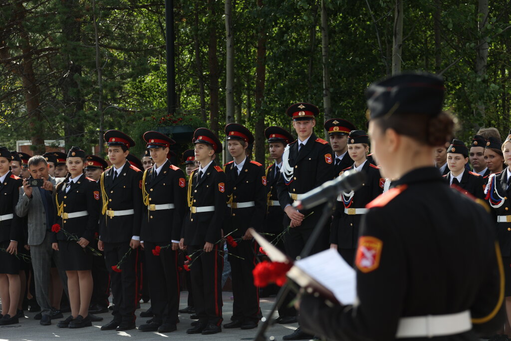 В сквере Победы состоялась линейка для кадетов