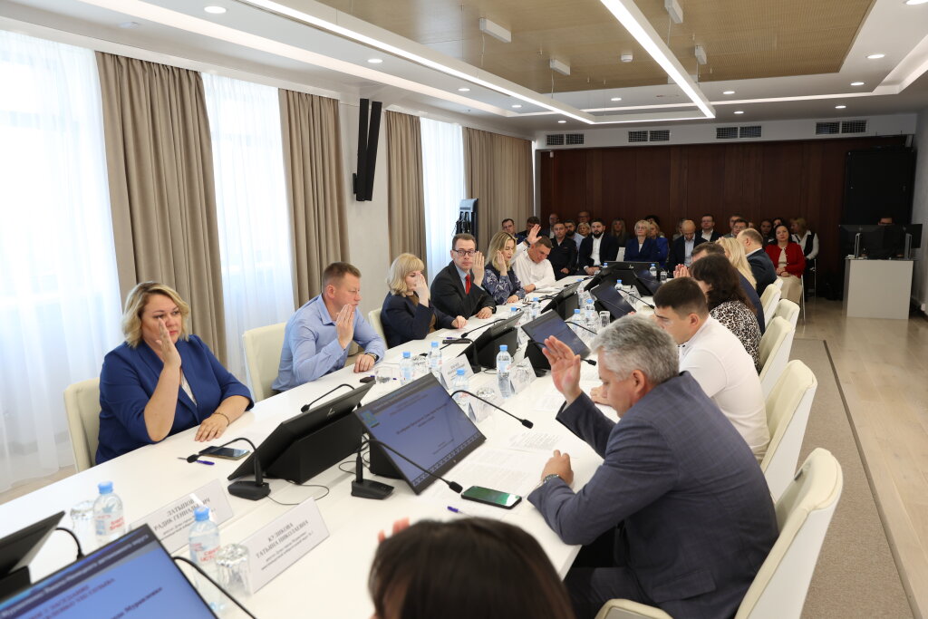 Депутаты Думы города восьмого созыва провели первое заседание