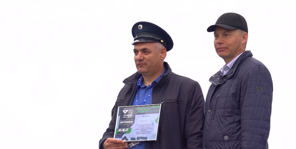 Муравленковец Даянат Азизов – лучший водитель автобуса на Ямале