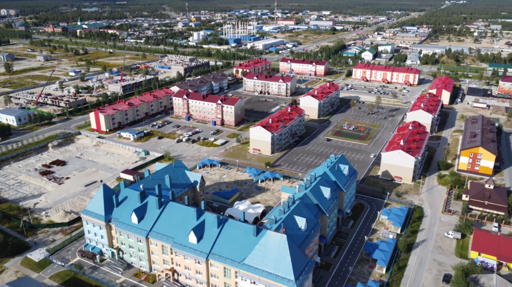 Большая стройка: в Муравленко возводят 25 домов