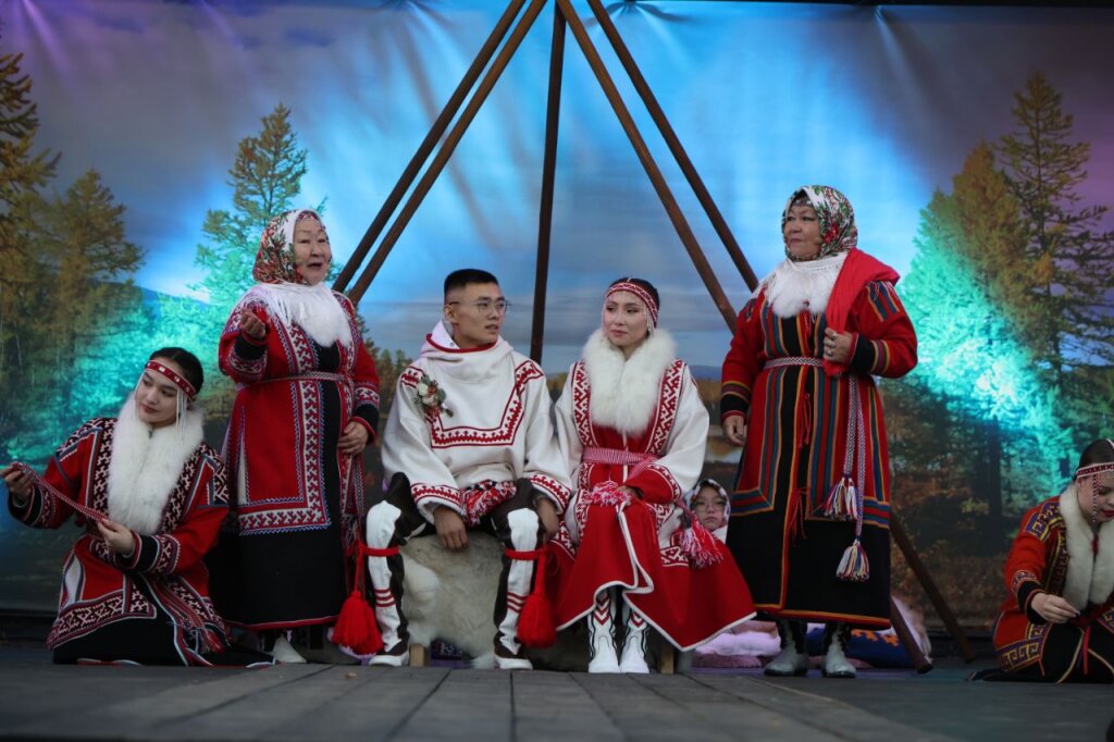 Гости со всей России побывали на ненецкой свадьбе