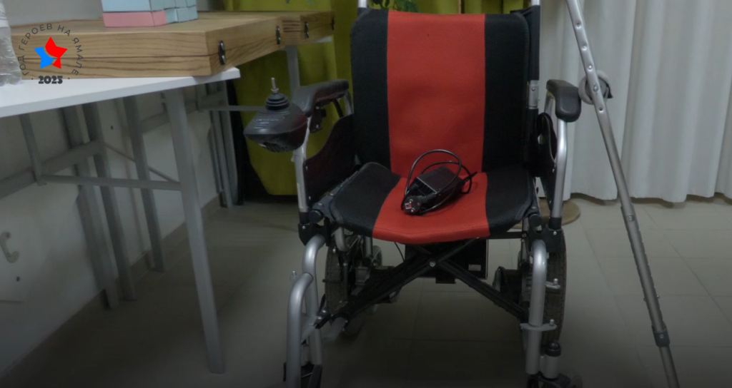 Ветеран СВО подарил ЦСОН инвалидную коляску