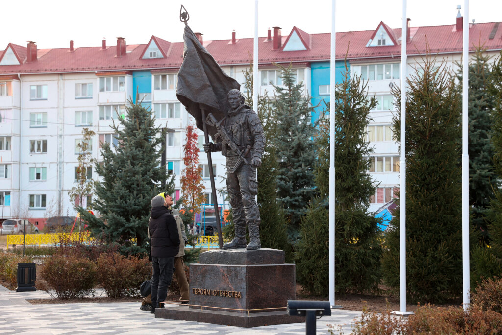 В Муравленко благоустроили сквер Воинской Доблести