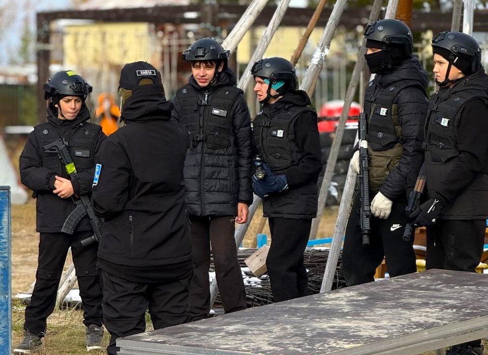 8-й «В» класс первой школы – победитель турнира по лазертагу проекта «Во Славу Отечества»