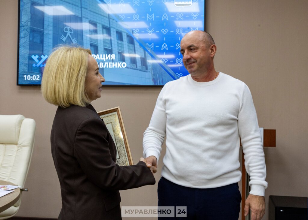 Команду по автомногоборью и их наставника отметили наградами