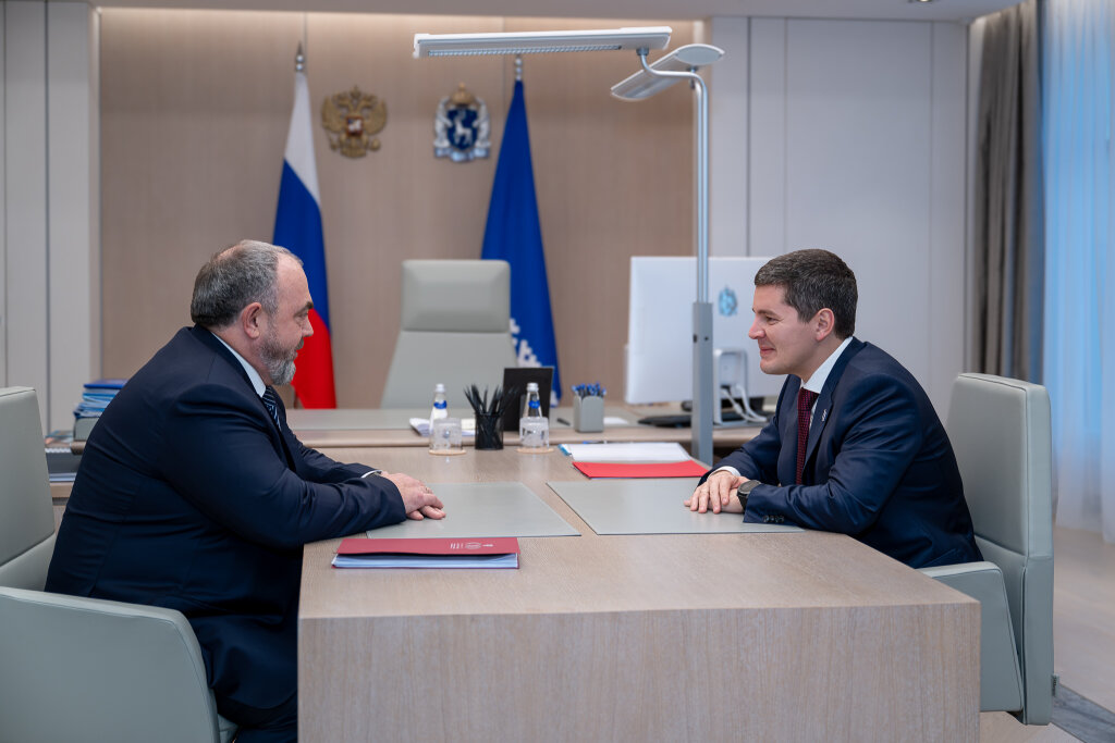 Дмитрий Артюхов провёл встречу с новым сенатором от Ямала