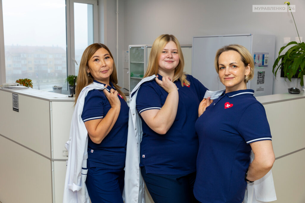 Медработников одели в брендированную униформу