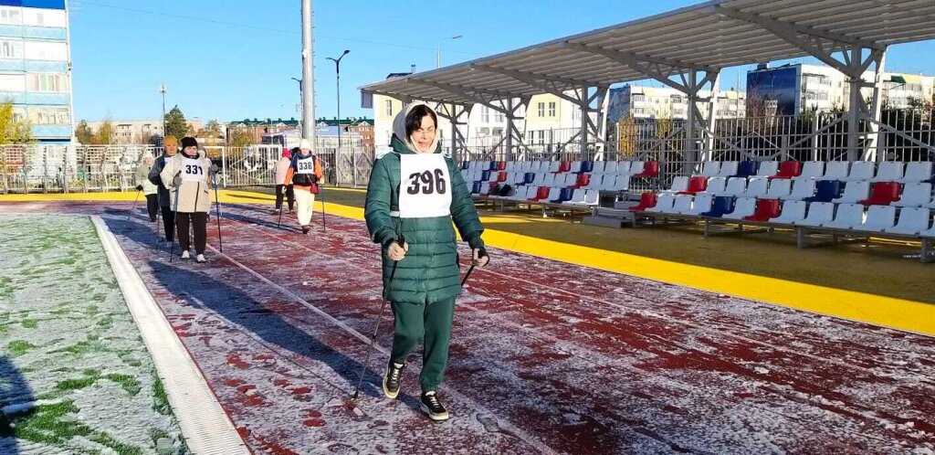 Муравленковцы сдали нормы ГТО по скандинавской ходьбе