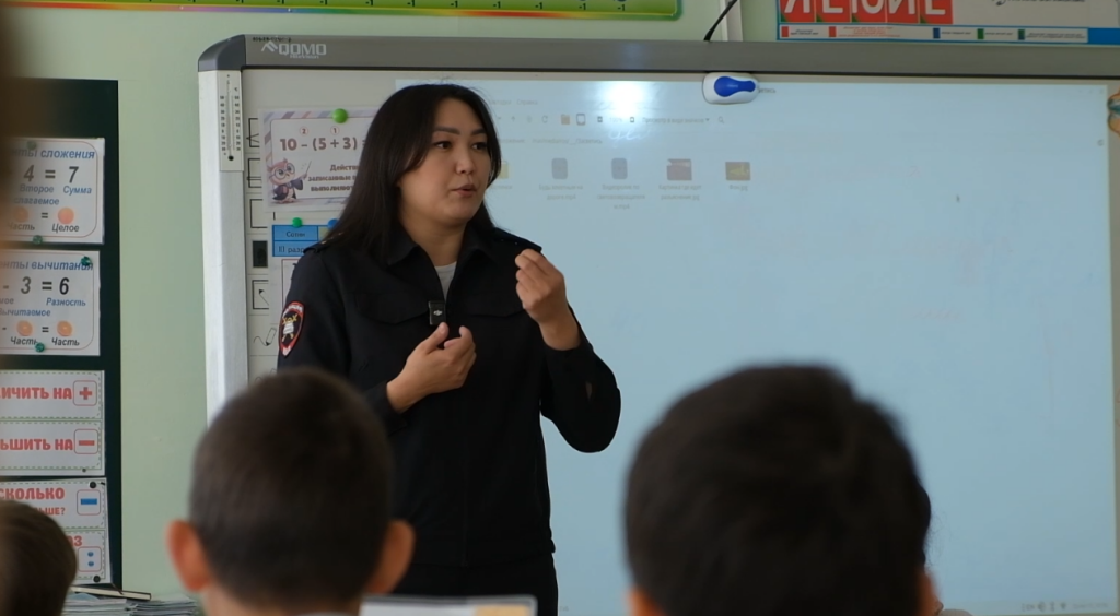 «Засветись!». Школьникам помогут стать заметнее на дороге