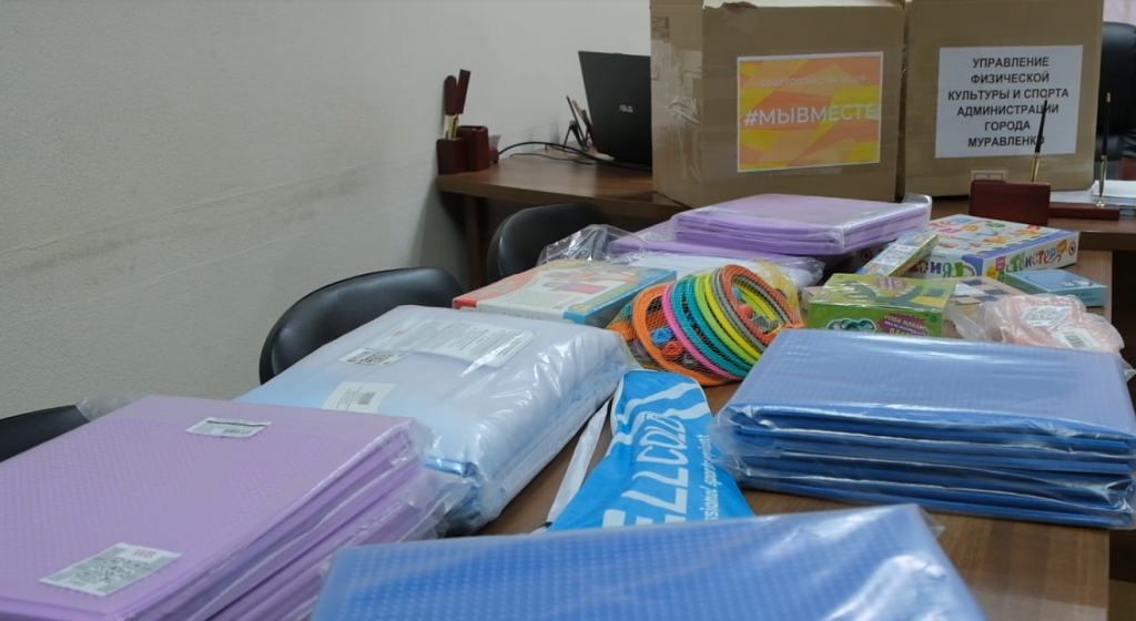 Муравленковцы готовят новогодние подарки для жителей Волновахи