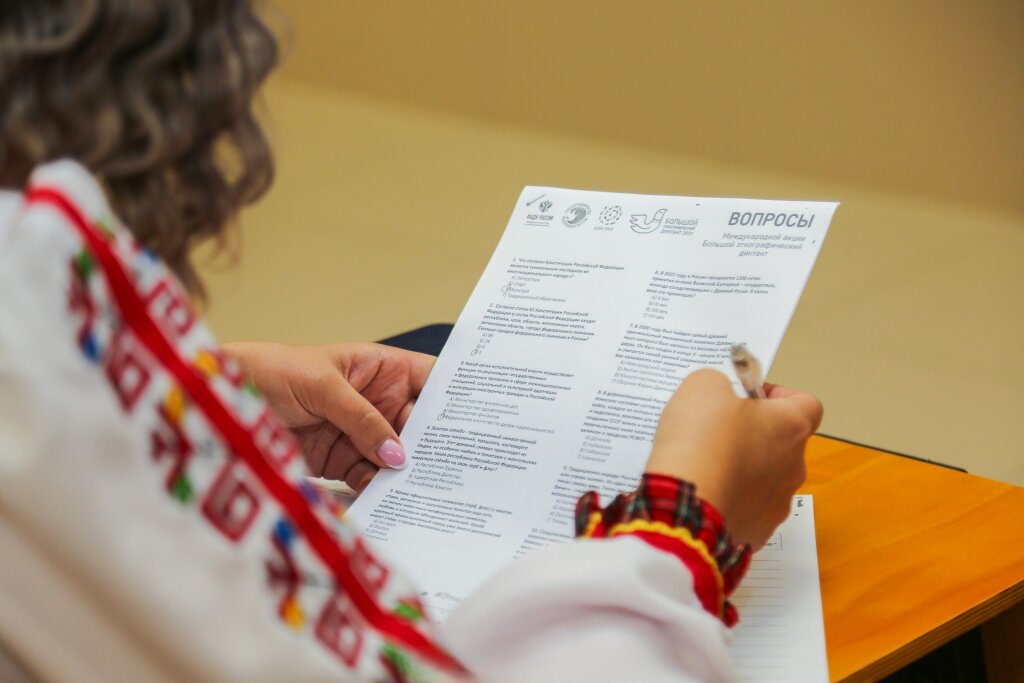 Сегодня муравленковцы напишут Этнографический диктант