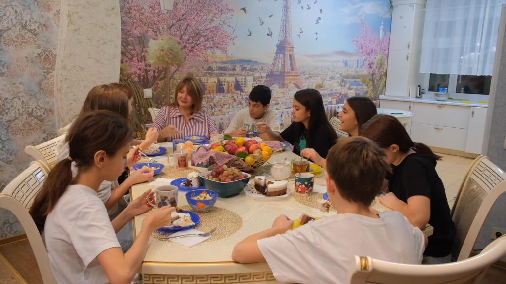 Я люблю их всех одинаково: история приёмной многодетной мамы