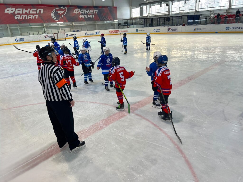 В Муравленко состоялся турнир по хоккею с шайбой