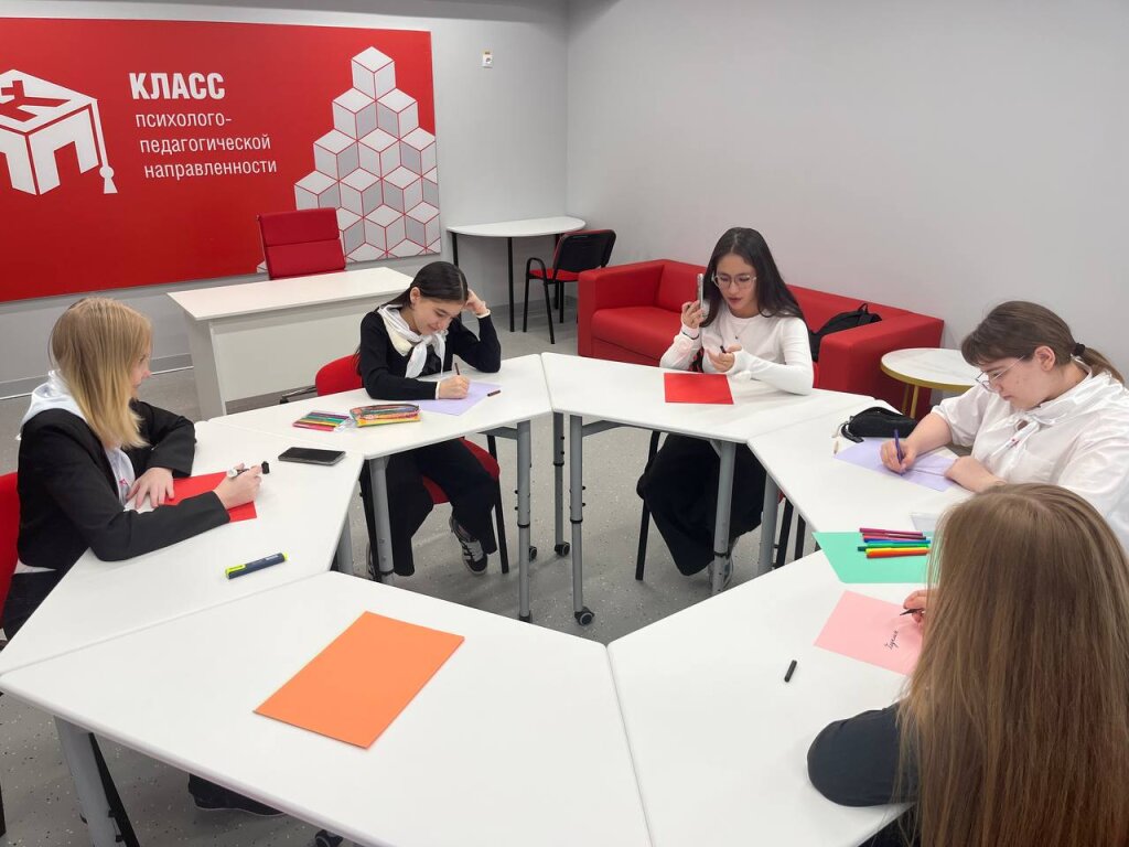 Больше 10 тысяч юных ямальцев определяют свой карьерный путь в школах