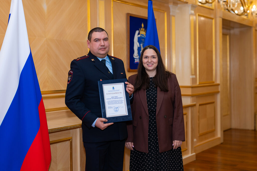 Ямальские депутаты поздравили работников ОВД с профессиональным праздником