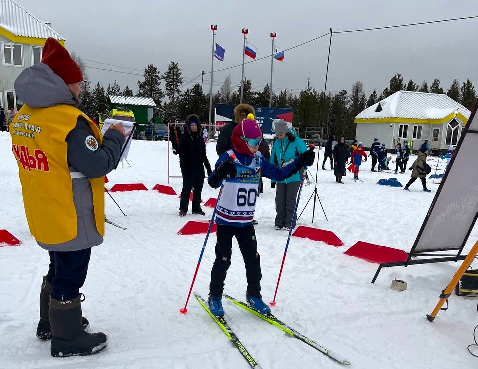 10 медалей завоевали лыжники на первом этапе соревнований в Губкинском