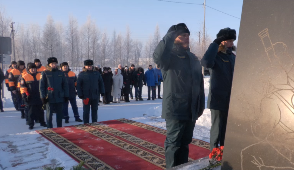 Пожарные Муравленко почтили память Сергея Тарасова