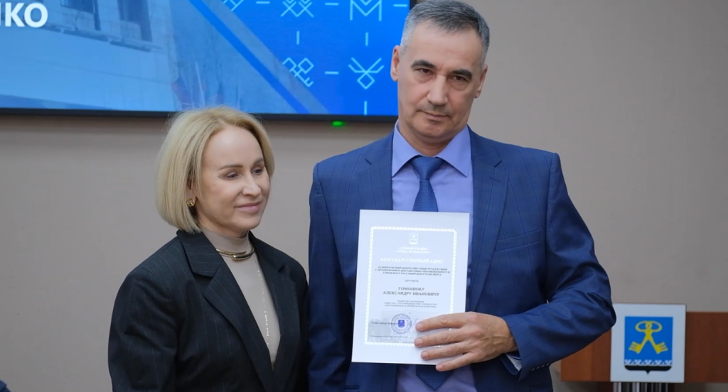 Жителям Муравленко вручили заслуженные награды