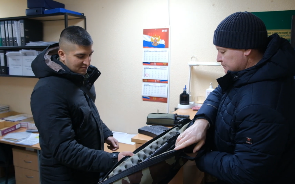 Муравленковцы передали в зону СВО 18 единиц оружия