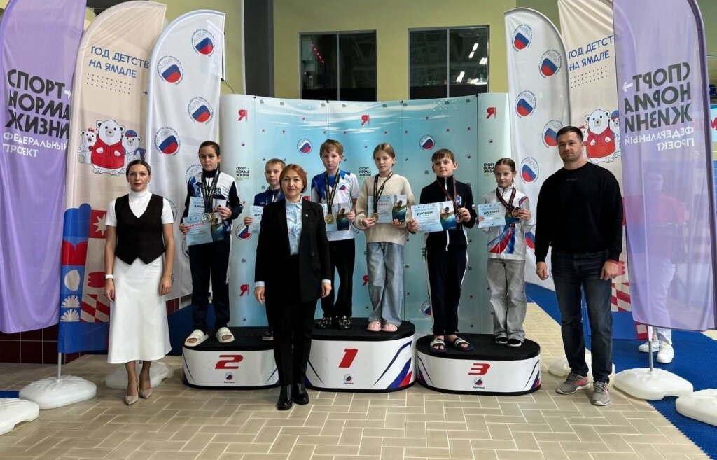 10 золотых медалей завоевали пловцы на соревнованиях в Губкинском