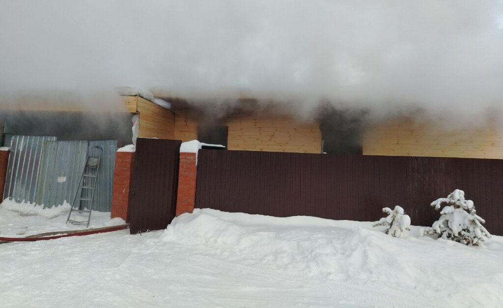 В Муравленко горел дачный дом