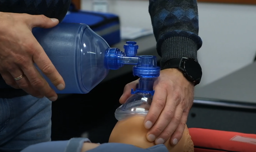 Сотрудников ГИБДД научили оказывать первую помощь